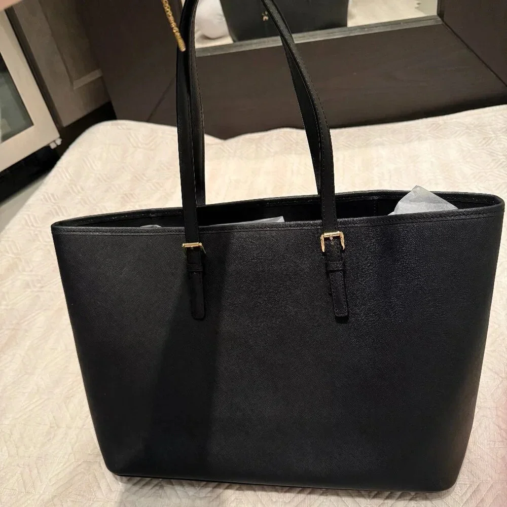Black Voyager Medium Crossgrain Leather Tote Bag, Michael Kors, One Size - Picture 6 of 8